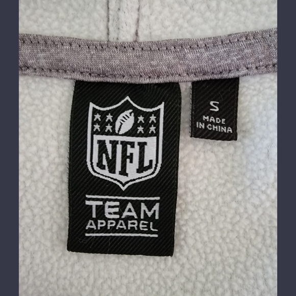 Men's Size S NFL Gray New England Patriots Pullover Hoodie with Zipper Pockets - Picture 3 of 7